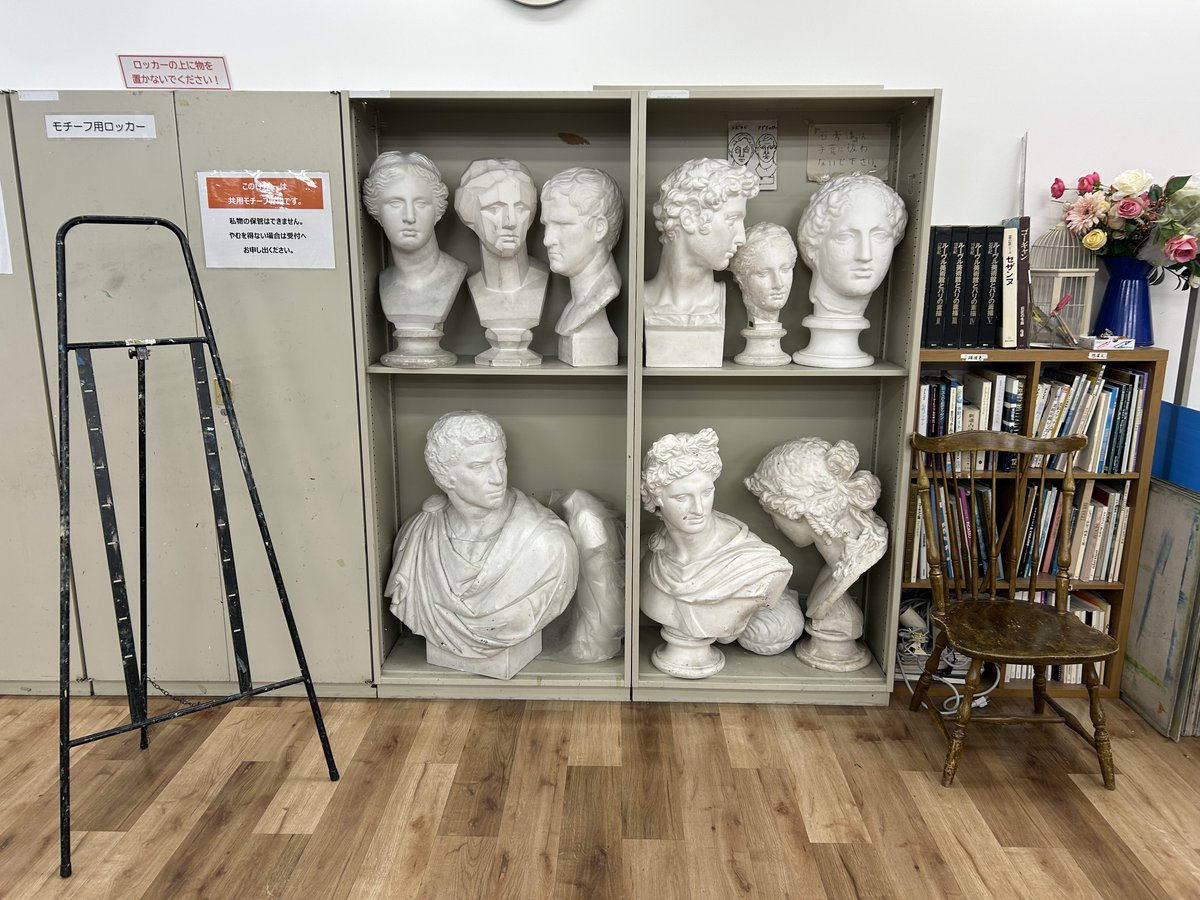 hatarakudo's tweet photo. 【プロの道具チラ見せ】道新グループから７社出展！ 2/6、2/7開催 #就活フェス #転職フェス
＼道新文化センター／(6、7日)
道内最大のカルチャーセンターです。絵画専用教室を備え、デッサン用モチーフも用意しています
https://t.co/CZMf7RGT0f
#新聞社の枠を超え挑み続ける未来共創グループへ https://t.co/fLzoi342e3