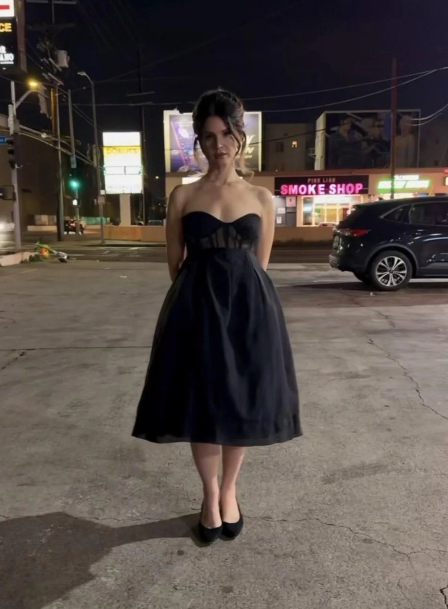 honeymounz's tweet photo. One thing about Lana is that she IS gonna serve in that parking lot https://t.co/EzjgSH3Hib