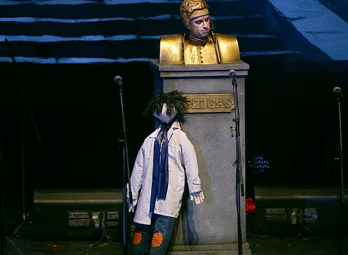 CarnavalU17's tweet photo. Excelente función de Doña Bastarda. Un Imanol Sibes que cada año es más figura, llevando los hilos de todo el espectáculo. Un texto brillante, que te hace pasar por todas las emociones posibles. Cantó de manera excelente, técnicamente es brutal. Genera muchísimos climas. Brutal. https://t.co/6WAQjq3k1T