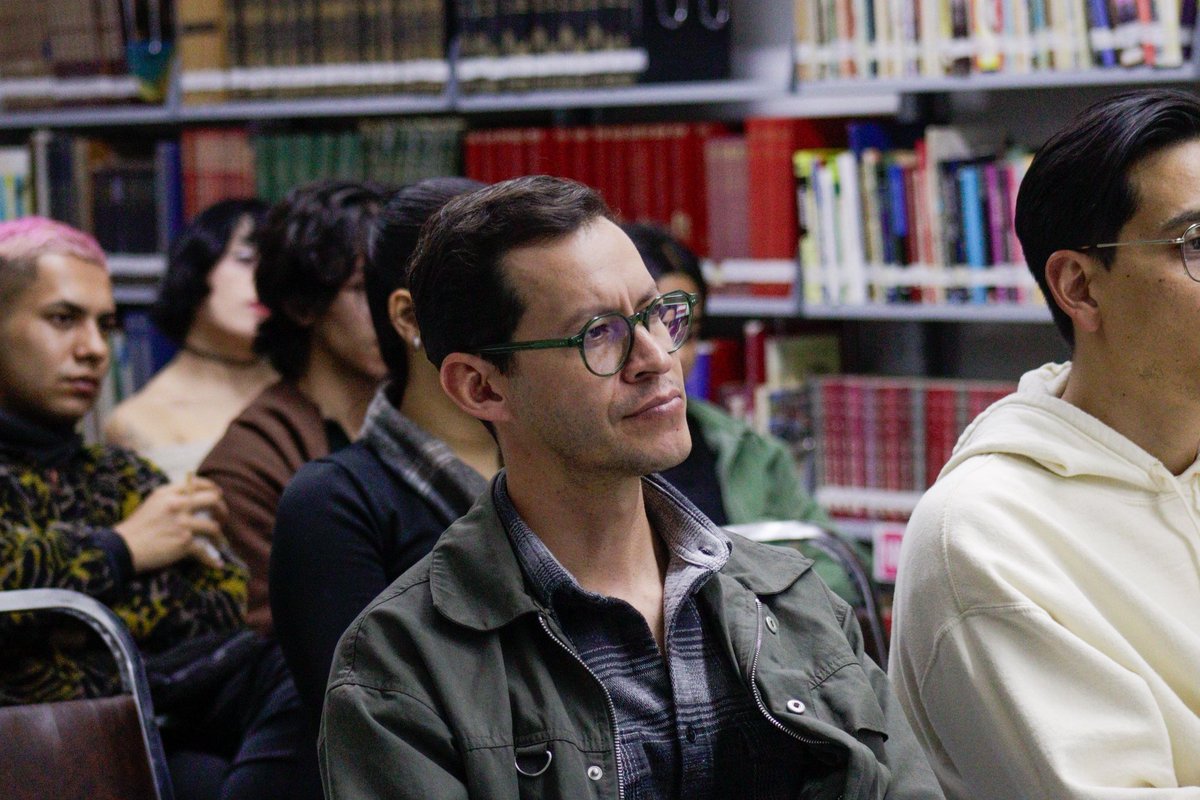 FacsimilC's tweet photo. #Chihuahua #Cultura La escritora y dramaturga chihuahuense, Valeria Loera, presentó su charla “Dos niñas: teatro, infancias y diversidad cultural”, como parte del proyecto “Paréntesis Cultural”, del Programa Editorial Chihuahua, en la biblioteca Miguel de Cervantes. https://t.co/msJhPSbk8q