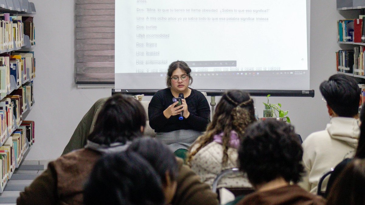 FacsimilC's tweet photo. #Chihuahua #Cultura La escritora y dramaturga chihuahuense, Valeria Loera, presentó su charla “Dos niñas: teatro, infancias y diversidad cultural”, como parte del proyecto “Paréntesis Cultural”, del Programa Editorial Chihuahua, en la biblioteca Miguel de Cervantes. https://t.co/msJhPSbk8q