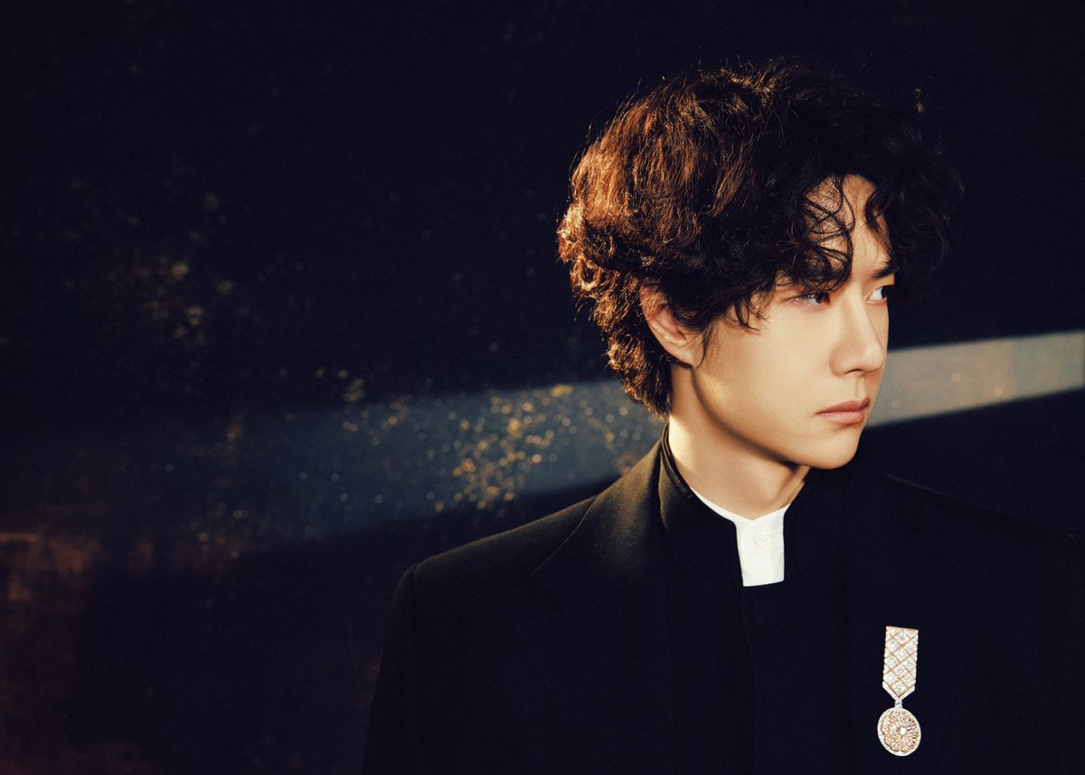 hitch_1010's tweet photo. 260205 왕샤오 웨이보의 밤(2025) 같스케 타래
보피셜 이보 착장컷

파마때문에 더 왕자님 같음🥺

https://t.co/mr5YnIaSBh https://t.co/VmITYaxT60