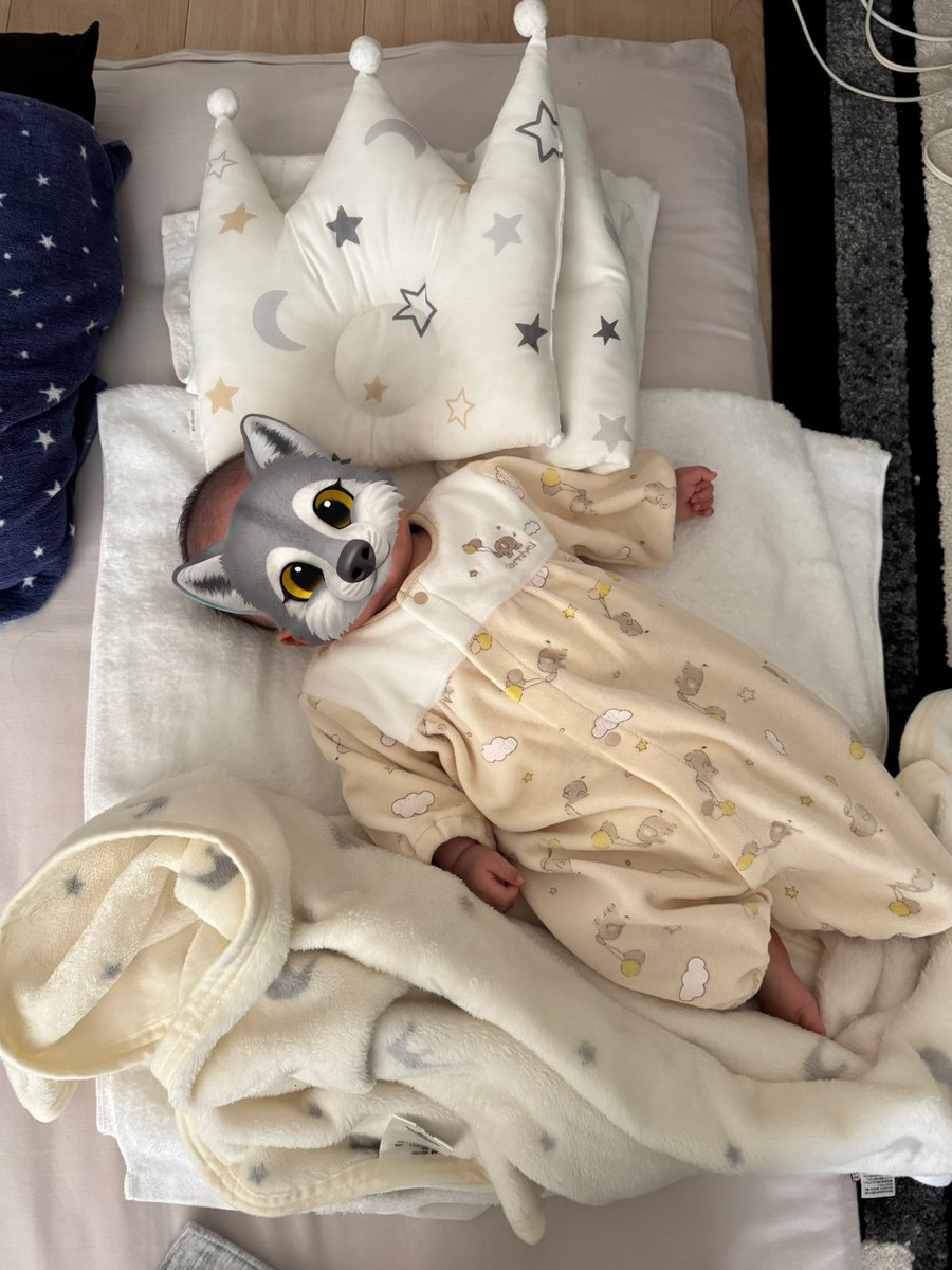 M00Nmini's tweet photo. 息子の寝相悪いシリーズ😴 https://t.co/U70HJkNc6j