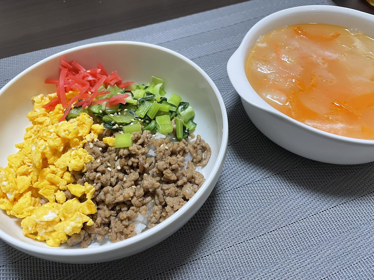 kingTINTAN's tweet photo. ◼︎野菜あんかけ丼、米粉皮の餃子
◼︎お好み焼き
◼︎三色丼
◼︎大根のあんかけご飯 https://t.co/iF6Mph6sEL