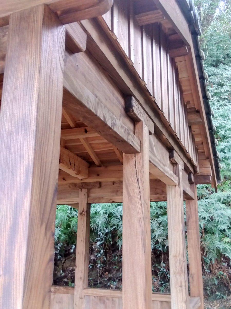 kouhei2708's tweet image. 亀卜神事の雷神社　豆酘地区人口６千人が６００人
次世代に残す為寄附と大工さん好意で雷神社再建中です。
まだ費用足りません再建企画宜しくお願い致します🙇　#対馬　#豆酘亀卜神事の雷神社再建