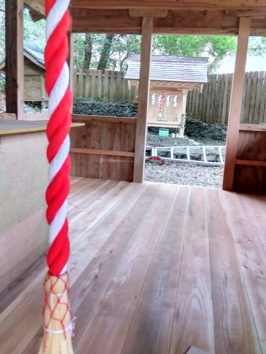 kouhei2708's tweet image. 亀卜神事の雷神社　豆酘地区人口６千人が６００人
次世代に残す為寄附と大工さん好意で雷神社再建中です。
まだ費用足りません再建企画宜しくお願い致します🙇　#対馬　#豆酘亀卜神事の雷神社再建