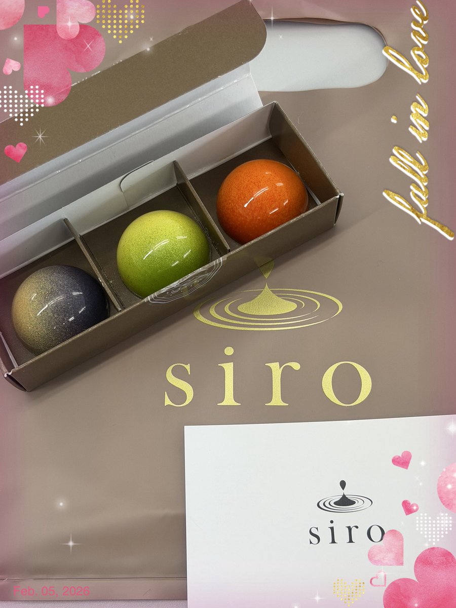 会社の会長(女性)からバレンタイン❤🍫🎁に頂いたチョコレートなんやけど、めちゃ綺麗で美味しい‼️
お高い味しかしません🤣

 #siro  #ホワイトチョコ