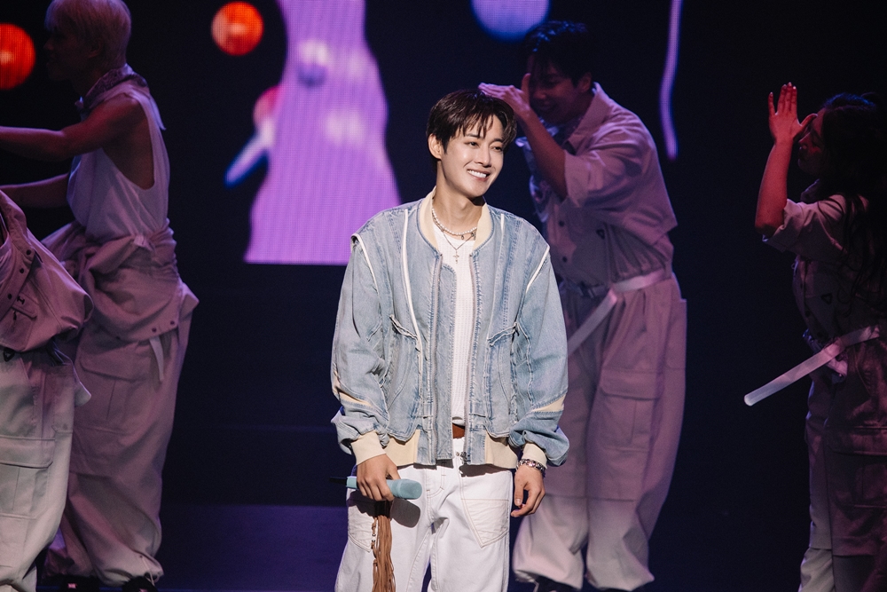 kbsworld_enter's tweet photo. ‘데뷔 20주년’ FIVE O ONE, 홍콩 공연 성황리 종료… 3월 서울 앙코르 콘서트 개최
FIVE O ONE, 오사카 이어 홍콩 팬덤까지 사로잡았다

[사진: 헤네치아]

#FIVE_O_ONE #파이브오원 https://t.co/wJane3wMVP