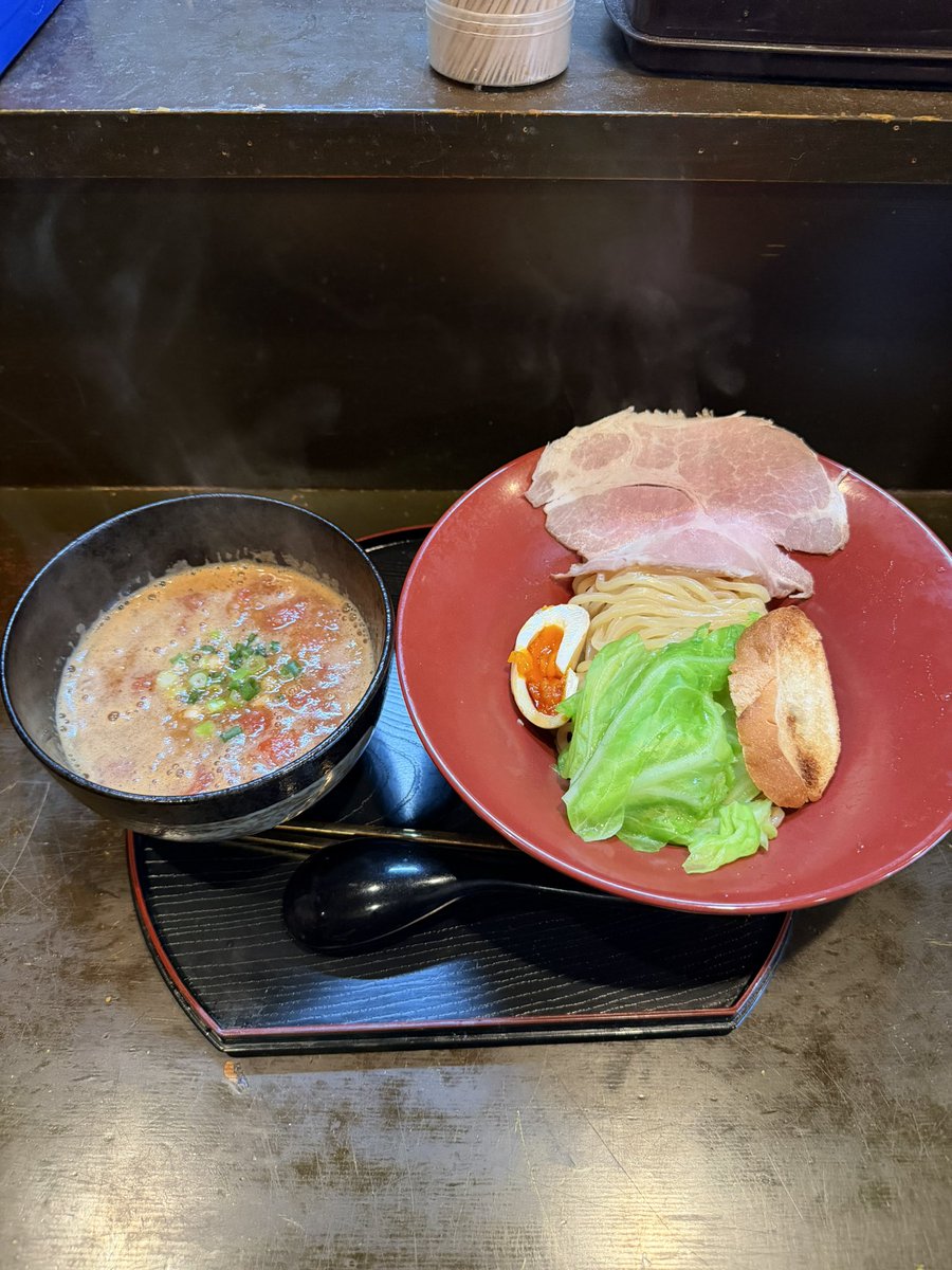 大学レッスンでした。

門の外にいた冬毛でもっこもこのすずめ
からのお昼はえびトマトつけ麺🦐🍅