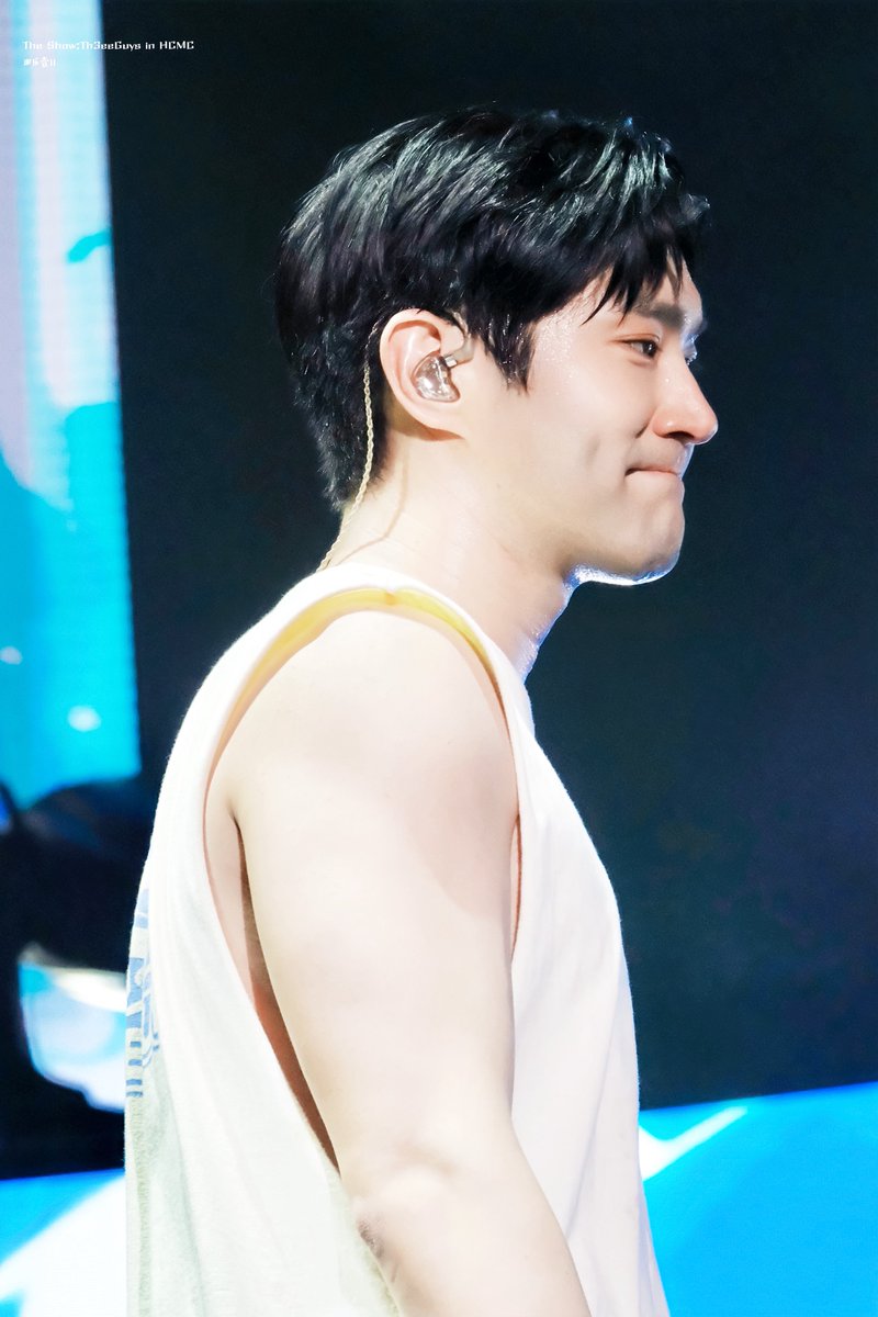 LSS巡演时期的忙内源
#SUPERJUNIOR 
#슈퍼주니어
#SUPERJUNIOR_LSS 
#TheShow_Th3eeGuysinHoChiMinh 
#Siwon
#崔始源
#최시원
#シウォン