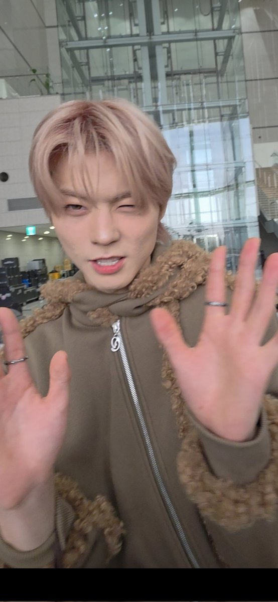 Kungnabee1's tweet image. คุณแม่ก็บอกอยู่ว่าอย่าขยิบข้างซ้ายบ่อยตามันจะเล็กมันก็ยังจะทำ55. เดี่ยวคุณแม่ก็ดุอีก
#pow #HONG #김홍