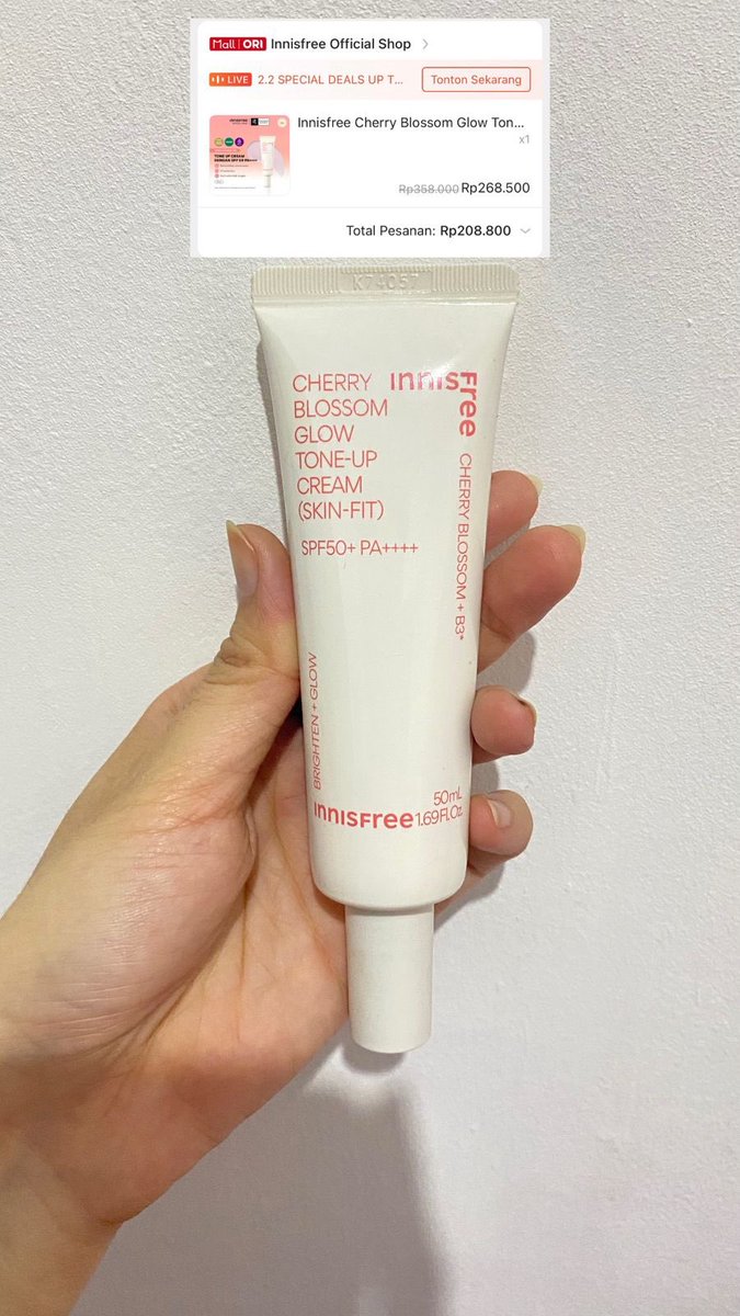 cipachwe's tweet photo. WTS // WANT TO SELL SKINCARE!! 

1. First Spray Serum d’Alba (150k)
2. Cherry Blossom Glow Tone-Up Cream Inisfree (150k)

• serum d’Alba belum pernah dipakai, masih ada segelnya
• toneup cream inisfree baru 3x pemakaian

100% ori/Gratis Ongkir/Dom. Cianjur
wts d’alba inisfree https://t.co/OWqRpEBo8q