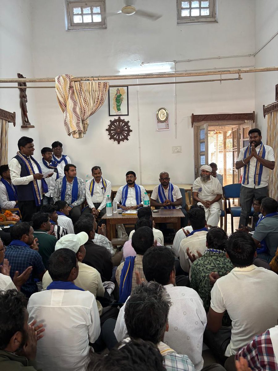 AzadManeendar's tweet photo. भीम आर्मी छत्तीसगढ़ का बढ़ता हुआ कारवां बस्तर की धरती में नई ऊर्जा का निर्माण! बहुत जल्द छत्तीसगढ़ में बड़ा परिवर्तन आएगा! @BhimArmyChief @VinayRatanSingh @aazad_dine22315 https://t.co/qiwGzmxuor
