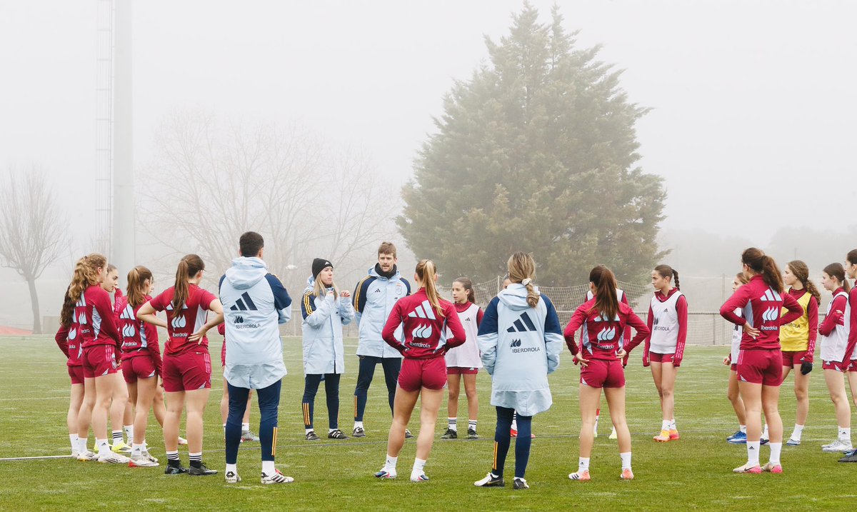 NnattiGutierrez's tweet image. Processes 
#WU15🇪🇸 #training #Staff #Joseba🙌