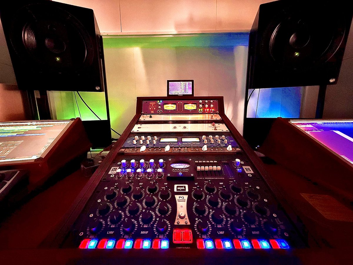 超低音と言えばRAPミュージック。

ということでDJ × マスタリングエンジニア × Audiophileという特殊な自分ならではの"30Hz地鳴りRAP Top10（体感サブ重視）"ランキングを。

1.Future – I Serve the Base
低域が常時“床”。30Hz帯の圧が出せる環境だと最強クラス。

2.Tyga – Rack City