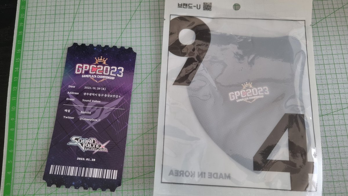 physical_weak's tweet image. 불의의 사고로 방 정리 하다가 발견한 고대유물