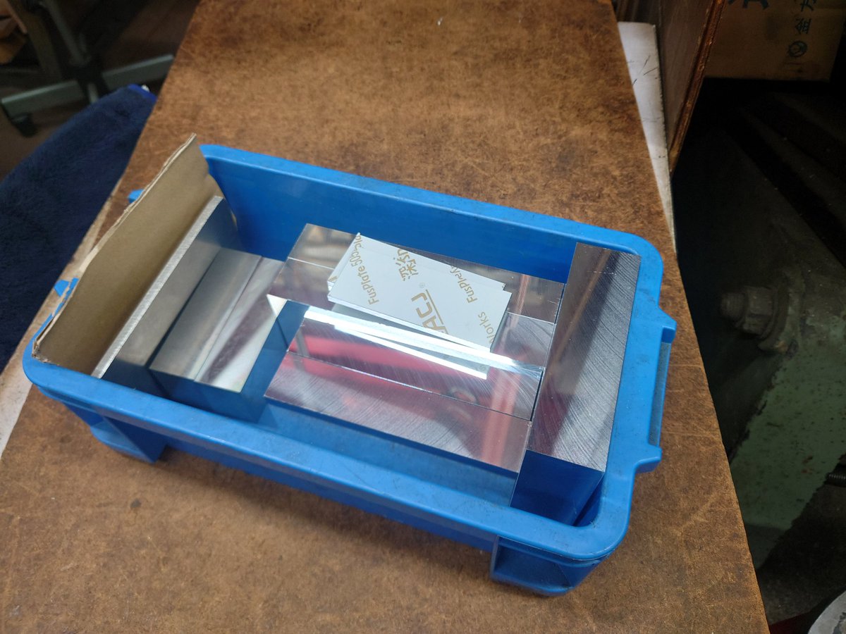 saikyoworks's tweet photo. 高圧試験装置を作っているお客様の部品加工！
SUS部品が多いのですが、今回はアルミ部品が多数あり。
溜まっていた部品加工もこれで終わり。金型製作に戻ります🙂 https://t.co/DML1FZmohW