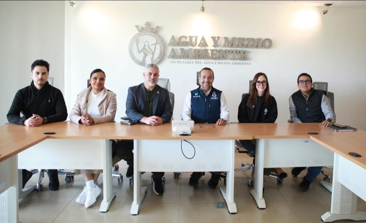 Este equipo de trabajo…trama algo que seguro les va a gustar…🌱

Gracias estimado <a href="/joselaralona1/">José Lara Lona</a> Secretario de <a href="/aguagobgente/">Secretaría del Agua y Medio Ambiente</a> por ser un aliado de <a href="/tv4guanajuato/">TVCUATRO 📲💻📡</a> y querer contar historias juntos 🤩

#TransmitamosFelicidad