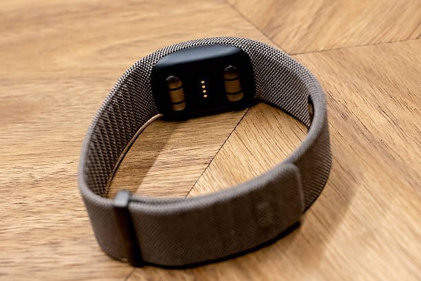 phronewsHQ's tweet photo. Meta’s Neural Wristband is now consumer-ready—using muscle signals (sEMG) to control smart glasses with subtle gestures. No screens, no voice, no cameras. A real step toward hands-free computing.

🔗[https://t.co/1sBGydS2hV]

#Phronews #Meta #WearableTech #HCI #NeuralInterfaces https://t.co/NhblXvdelK