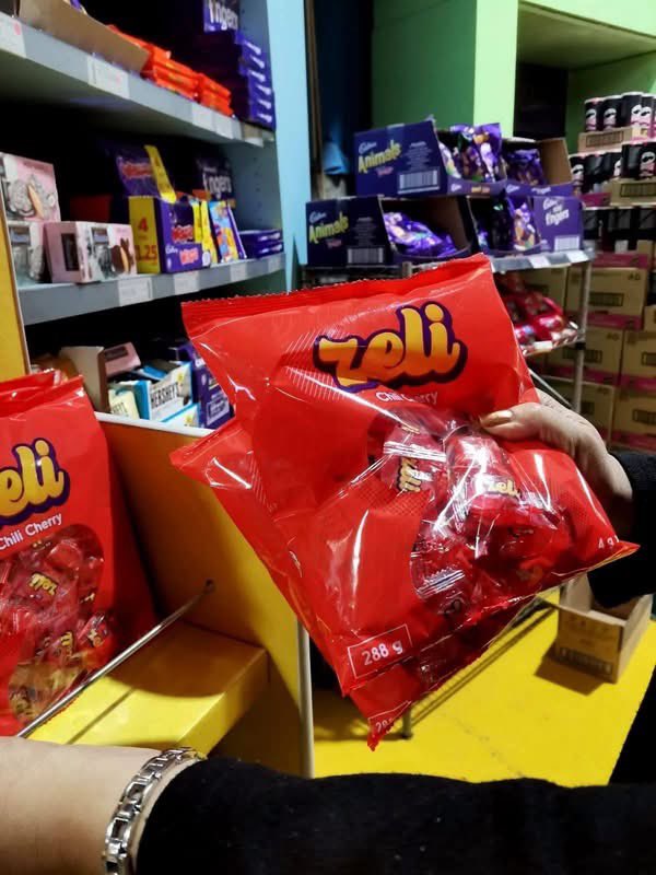 Meet Tebogo Masike an entrepreneur who launched his own candy brand called Zeli Candy - South Africa's first black-owned candy company based in Johannesburg. 🙌🏿