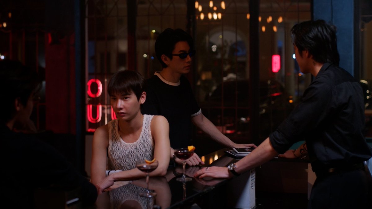 Nuchyfilm's tweet photo. นุชี่ : ฉากนี้จะไม่แสดงออกอะไรหน่อยหรอ
กัน @AtthaphanP : ไม่อ่ะ ฉากนี้กันจะไม่มองป่าปี๊ หลบตาหันหลังใส่ 
นุชี่ : เออ มึงสวยค่ะ ตบ!  #BurnoutSyndromeSeriesFinalEP https://t.co/Ee4eMANNYj