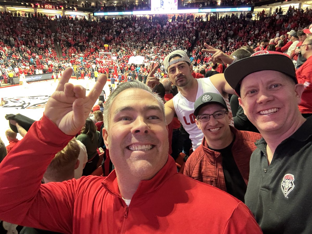 jaredbridge's tweet photo. #golobos #jumbotron 🙏 https://t.co/bOv4Ohn8Hr
