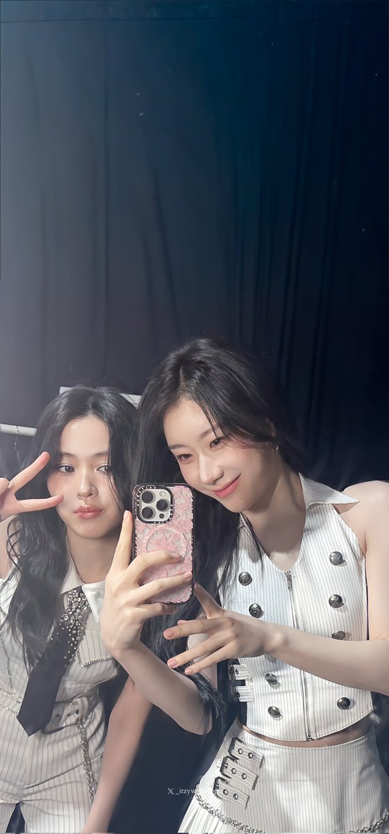 ITZY Wallpapers tweet media