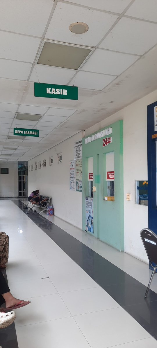 BilalFahrur's tweet image. Lagi di rumah sakit dan di samping ada mbah² sepuh pekerja bangunan kebingungan.

Ketika cerita ke temen di sampingnya, ia bilang,"BPJS kulo mboten aktif mas, padahal ndek wingi tasih lho. Niki mboten mbeto arto kulo." (BPJS saya tdk aktif mas, padahal kmren masih aktif. Saya…