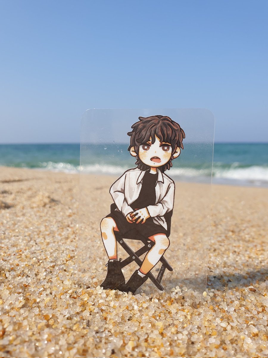 바다에서 할 수 있는 잼.놀
투명포카 뽑아서 모래사장에 끼워두기. 그림자까지 생겨서 좋음. 오랜만에 투명포카 뽑아볼까 싶고..