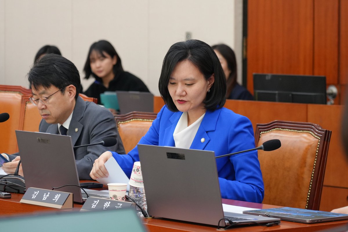 <역사와 현재를 함께 지키는 법안
위안부 피해자·아동‧청소년 보호법 성평등가족위 전체회의 통과>

오늘 성평등가족위원회 전체회의에서, 어제 법안소위에서 여야 합의로 의결됐던 법안들이 최종 통과됐습니다.

특히, 「일제하 일본군위안부 피해자 보호법」 개정안은 여러 의원안과 국민동의청원을