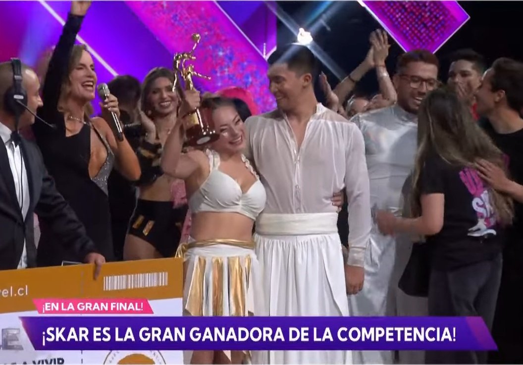 ariansittoo's tweet photo. QUE BACÁN SE SIENTE EN QUE DESDE UN PRINCIPIO SIEMPRE TE TUVE FÉ,
te amamos, eres una inspiración para todos nosotros, pequeña gigante ❤️
@Skar_merenguito ✨
#FiebredebaileCHV #FiebredeSkar https://t.co/MUMwMQCUUa