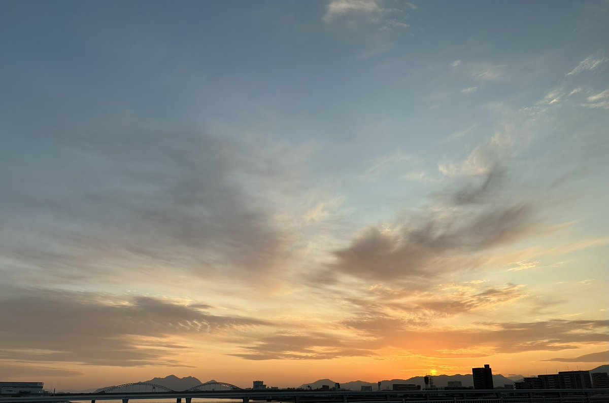 夕方のグラデーションがすきすぎる