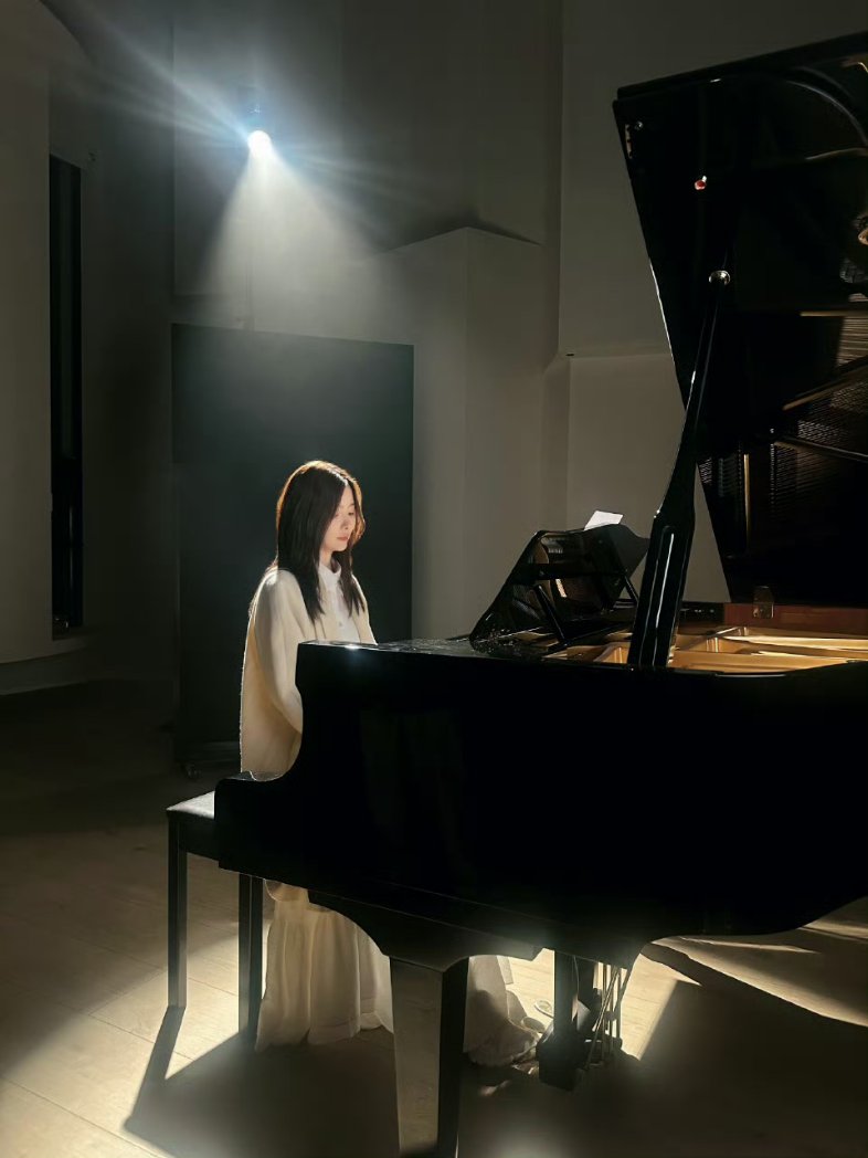 เอ๋~ สปอยอะไรหรือเปล่าน้าาาาา~~บั้มใหม่รึเปล่า✨️👀