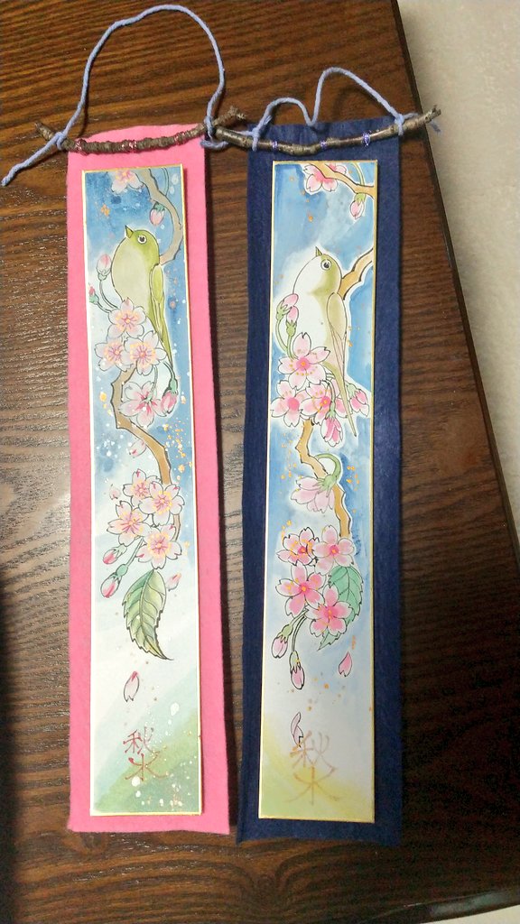 桜の掛け軸。 3月末と4月はじめに短冊に日本画で桜の花鳥画を描く