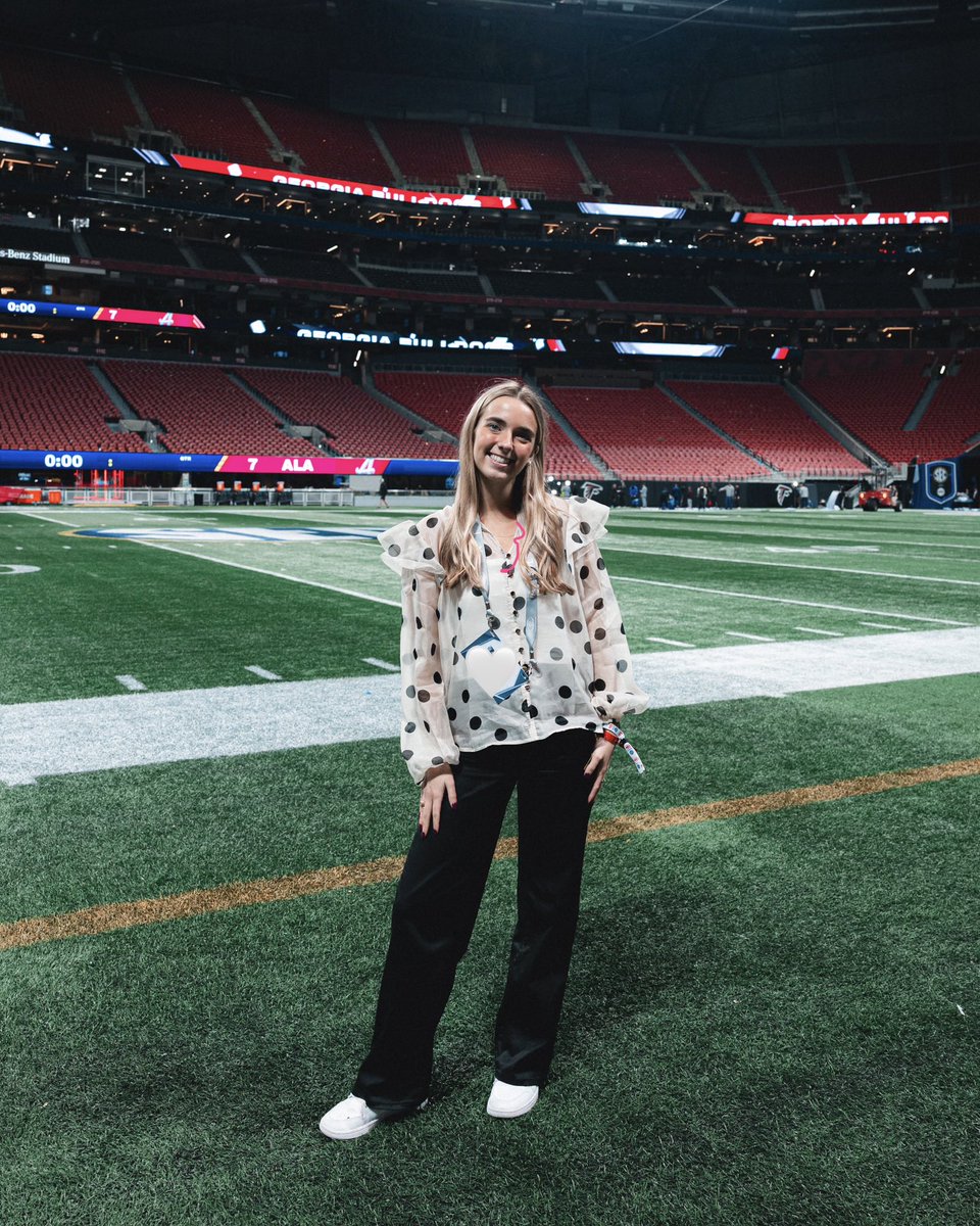 madierwin03's tweet photo. #NGWSD!! Grateful always!! 🫶🏼🎀✨🏟️ https://t.co/6nN5oZ0o4S