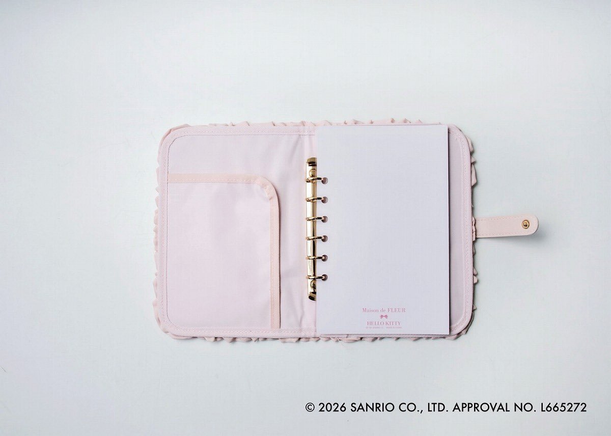 Maison de FLEUR×HELLO KITTY いちごマルチケースBOOK PINK】 3月11日