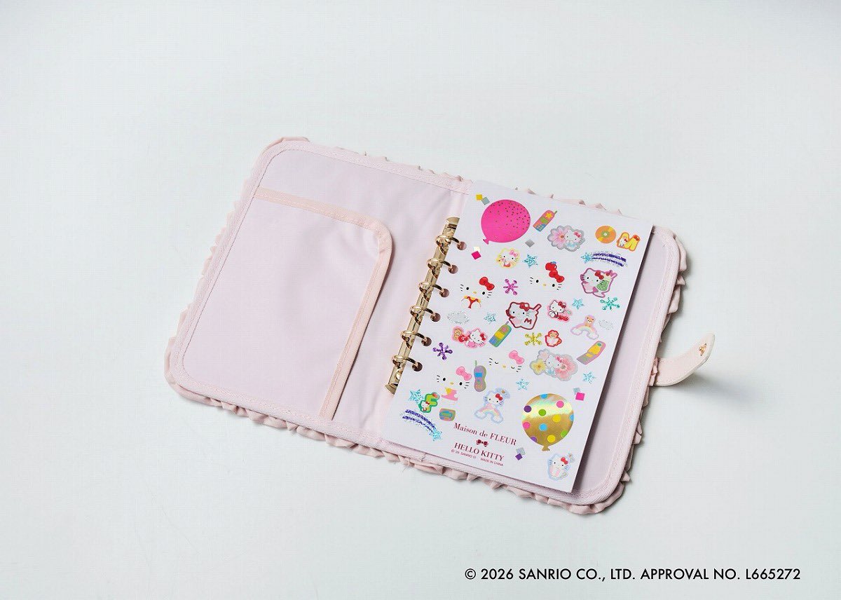 Maison de FLEUR×HELLO KITTY いちごマルチケースBOOK PINK】 3月11日