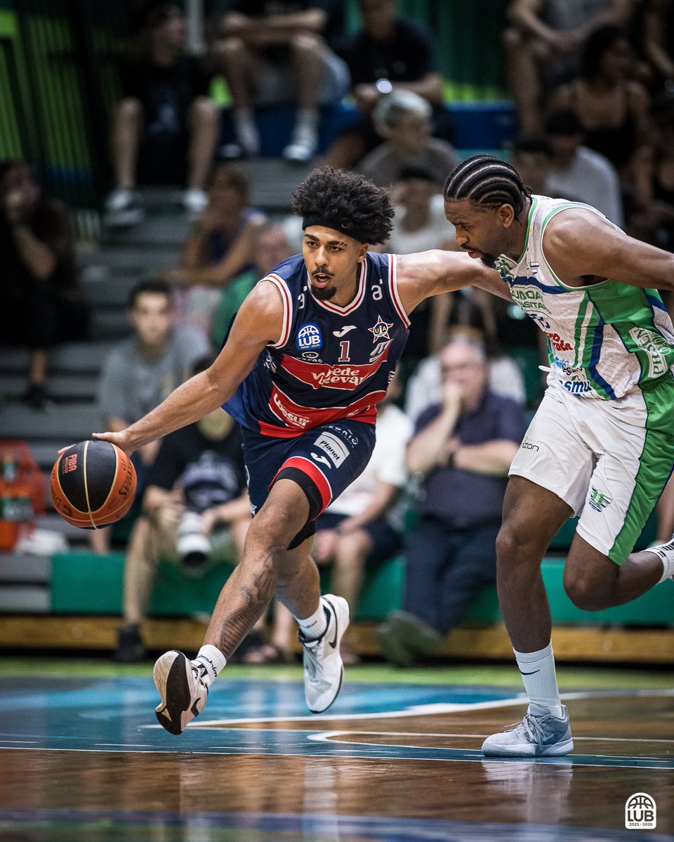 CortinaDirecta's tweet image. #LUB | Urunday 𝟕𝟔-𝟕𝟗 U. Atlética

XXL el punto que sacó el azulgrana en su visita al Prado, 5ª victoria seguida para meterse entre los seis. Cargó en la pintura, dañando muchísimo. #Prince (18) y #Wilson (21+12) figuras, este último fue clave en el cierre junto a @mateogiano