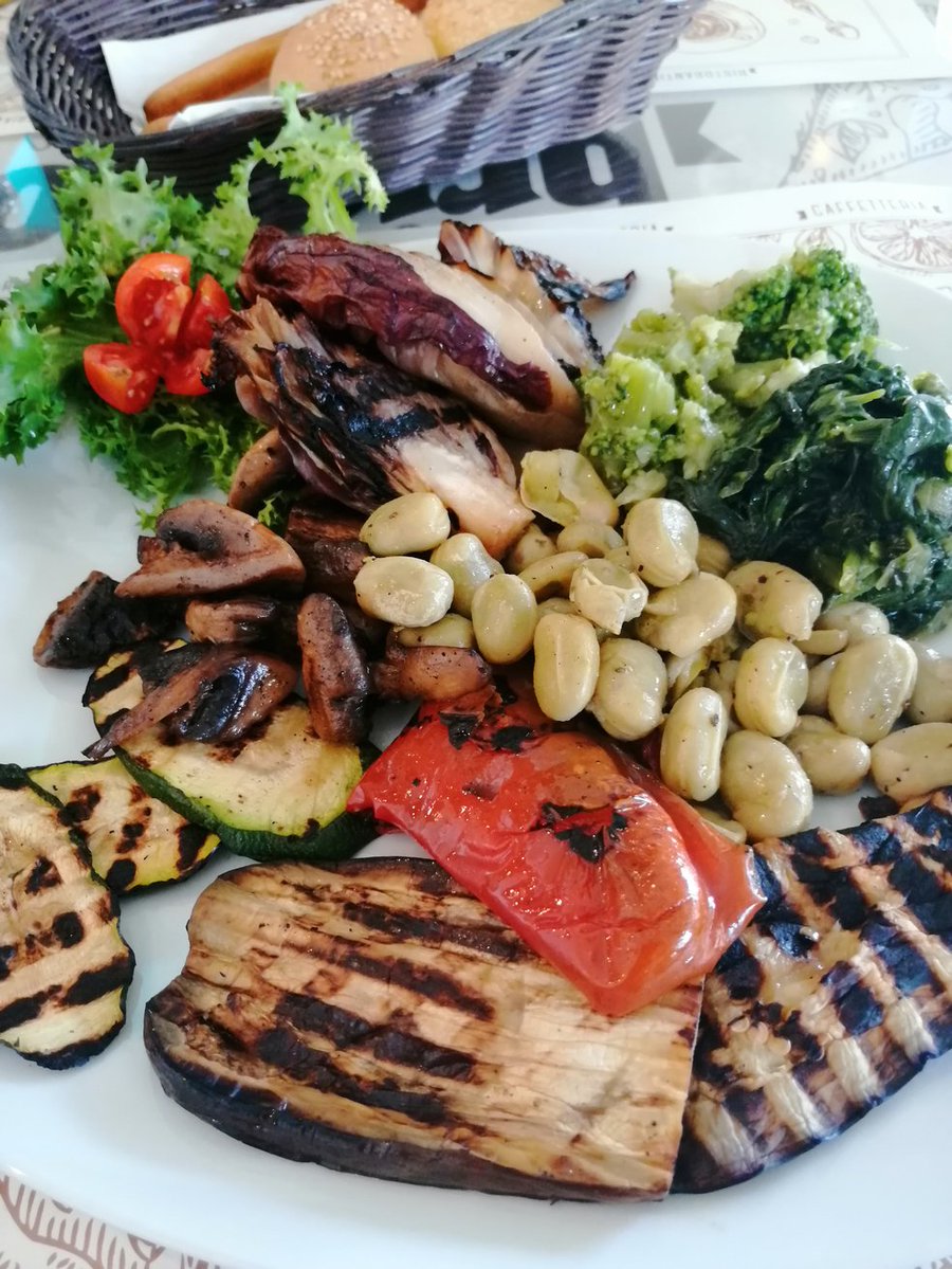 LOVE0Knowledge's tweet image. アンティパスト
クスクス🥬カポナータ🍆グリル野菜🌶️ラディッキオが旬🥖

#野菜料理　#ポジティブ　#イタリア　#オリンピック　#ミラノ