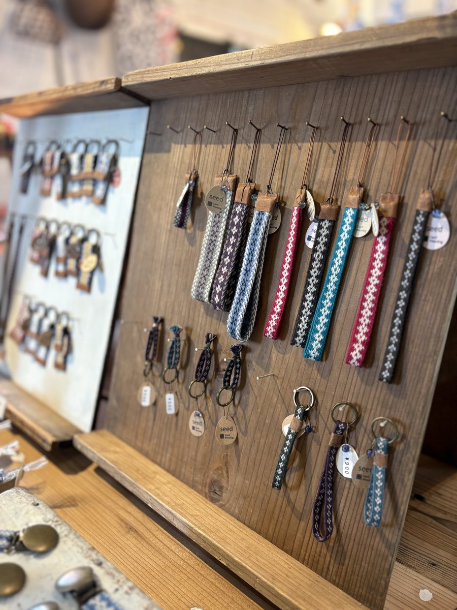 本日より8日(日)まで、
2Fギャラリースペースでは
新しいイベント開催です✨

「seed カード織展」

カード織という技法で織った、
小物が揃いました。
seedさんの展示会は初開催！

素敵な小物たちが揃ってますので、
是非ご覧ください😌