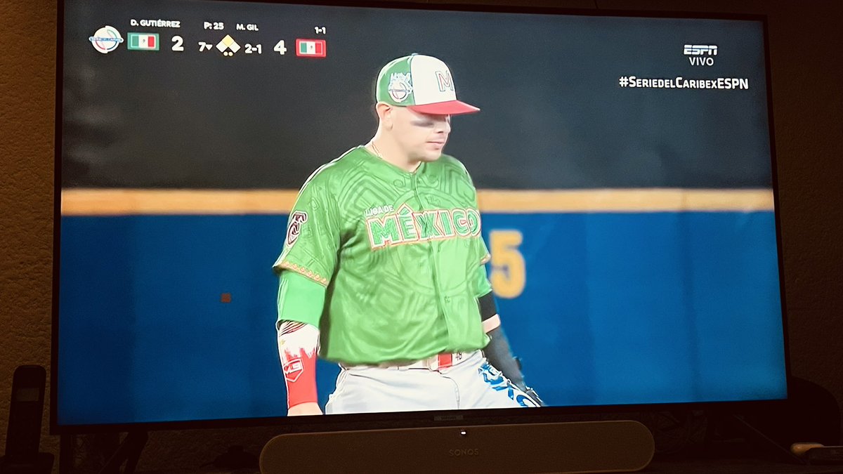 #SerieDelCaribexESPN

Saludos <a href="/EitanBenezra/">Eitan Benezra</a> <a href="/JESanchez_ESPN/">Jorge Eduardo Sánchez</a> 

Saludos amigos! Siempre los vemos en los juegos que han narrado de la Serie Caribe, pero no había pasado a saludarlos!