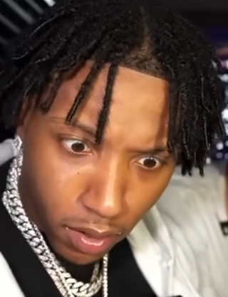 Airbuzzard_'s tweet photo. When's the next silky x ron stream?? https://t.co/H9lu3aSVjZ
