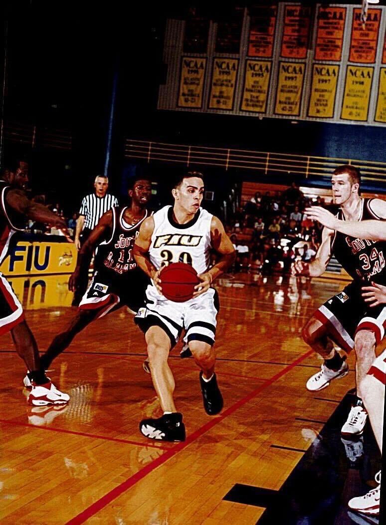 Corey Stephenson is the fifth FIU player to score 34 points in a game, becoming the first since Elmo Stephen on 2/11/17 at North Texas.

It’s the sixth-most points in a game in Panthers history, and most on the road since Carlos Arroyo’s record-setting 39 on 12/30/00 at UNT.