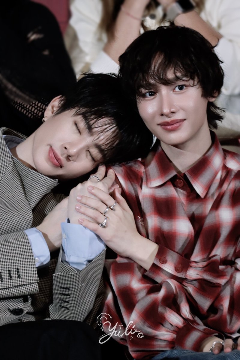 Yuli905592457's tweet photo. “ในอนาคต มันจะเป็นอะไรหรือว่ายังไงก็แล้วแต่ ไหนก็ยังจะมีออฟกันต่อไป”💚💖
@off_tumcial @AtthaphanP 

 #BurnoutSyndromeSeriesFinalEP
#ออฟกัน #offgun https://t.co/UTMoq7yhNB