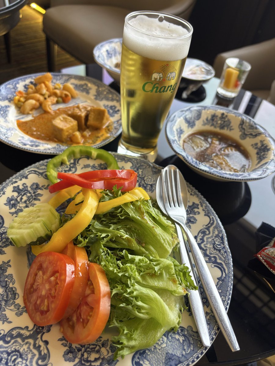 selectmay's tweet photo. ラオスに移動

昼飯はドンムアン空港のコーラルラウンジで https://t.co/RnZnFUUiRo