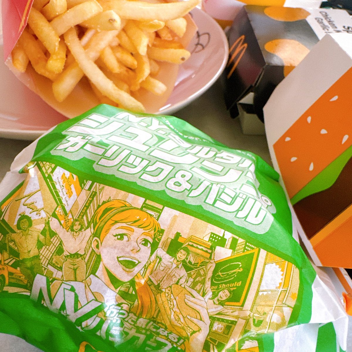 x___MASH___x's tweet photo. マクド食べた😋
#マクドナルド
#N.Y.バーガーズ
#MASH_ lunch https://t.co/uZp0C9XzgL