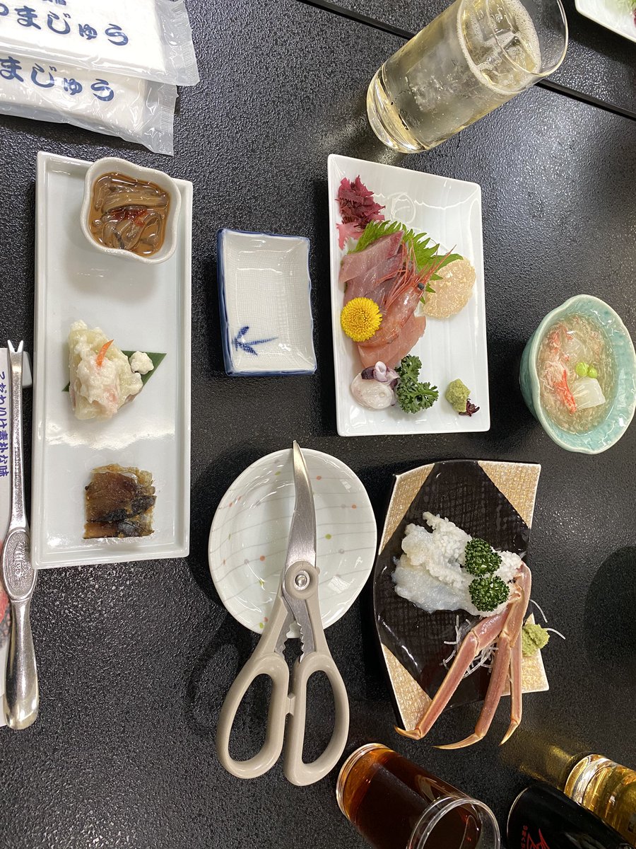 chibi_abm's tweet photo. 社員旅行金沢🚌
食べきれないカニの量🦀
カニ剥くのに疲れた。お腹いっぱい https://t.co/UmzFJHONWK
