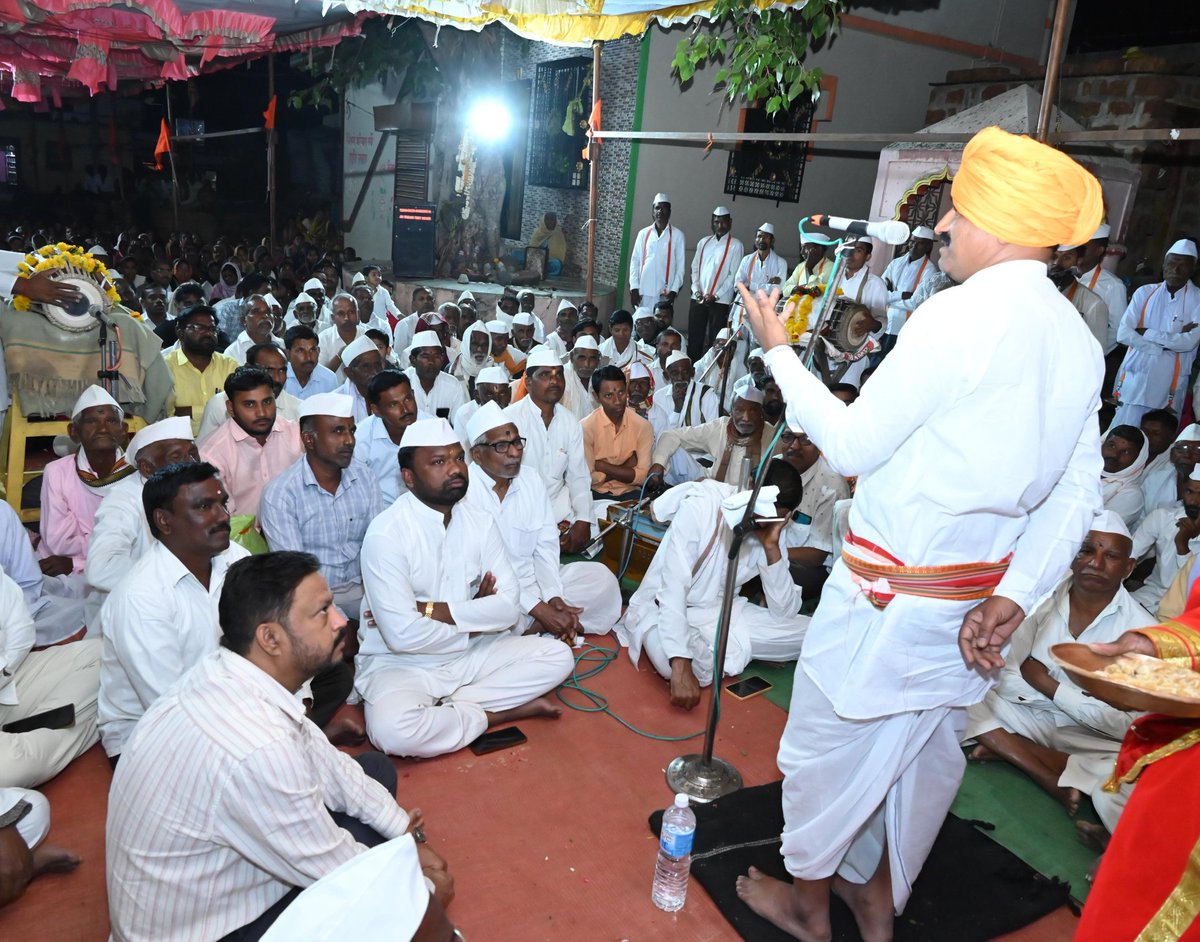 ನನ್ನ ಮತ ಕ್ಷೇತ್ರದ #ನವಚಂದವಾಡಿ ಗ್ರಾಮದಲ್ಲಿ ಶ್ರೀ ಅಖಂಡ ಹರಿನಾಮ ಸಪ್ತಾಹ ಜ್ಞಾನೇಶ್ವರಿ ಪಾರಾಯಣ ಕಾರ್ಯಕ್ರಮದಲ್ಲಿ ಭಾಗವಹಿಸಿ ದೇವರ ದರ್ಶನ ಪಡೆದುಕೊಂಡೆ. ಈ ವೇಳೆ ಗ್ರಾಮದ ಮುಖಂಡರು, ಹಿರಿಯರು,ಯುವಕರು,ಉಪಸ್ಥಿತರಿದ್ದರು.

#Basavakalyan #Bidar <a href="/DKShivakumar/">DK Shivakumar</a> <a href="/siddaramaiah/">Siddaramaiah</a> <a href="/rssurjewala/">Randeep Singh Surjewala</a> <a href="/GCC_MP/">GC ChandraShekhar</a>