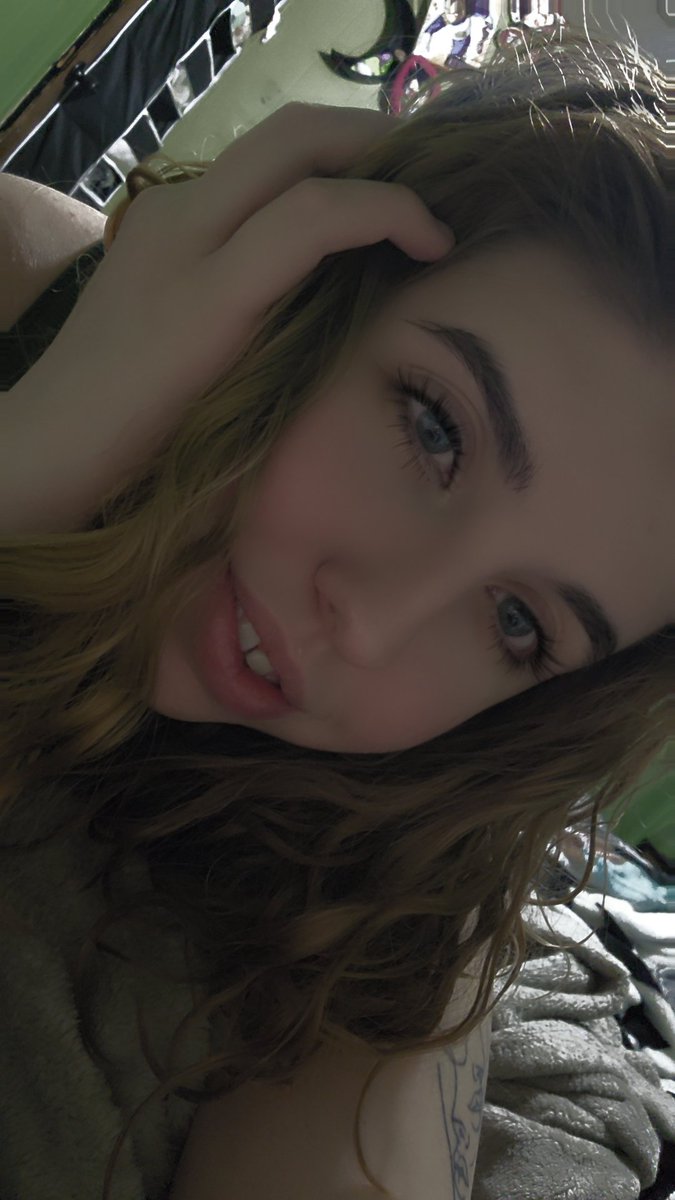 Angelb_by333's tweet photo. I wanna get back into the scene 

But im old school and dont use OF

Who wants to help me build my client list again ❤️😍🤤 https://t.co/M8naQhE04m