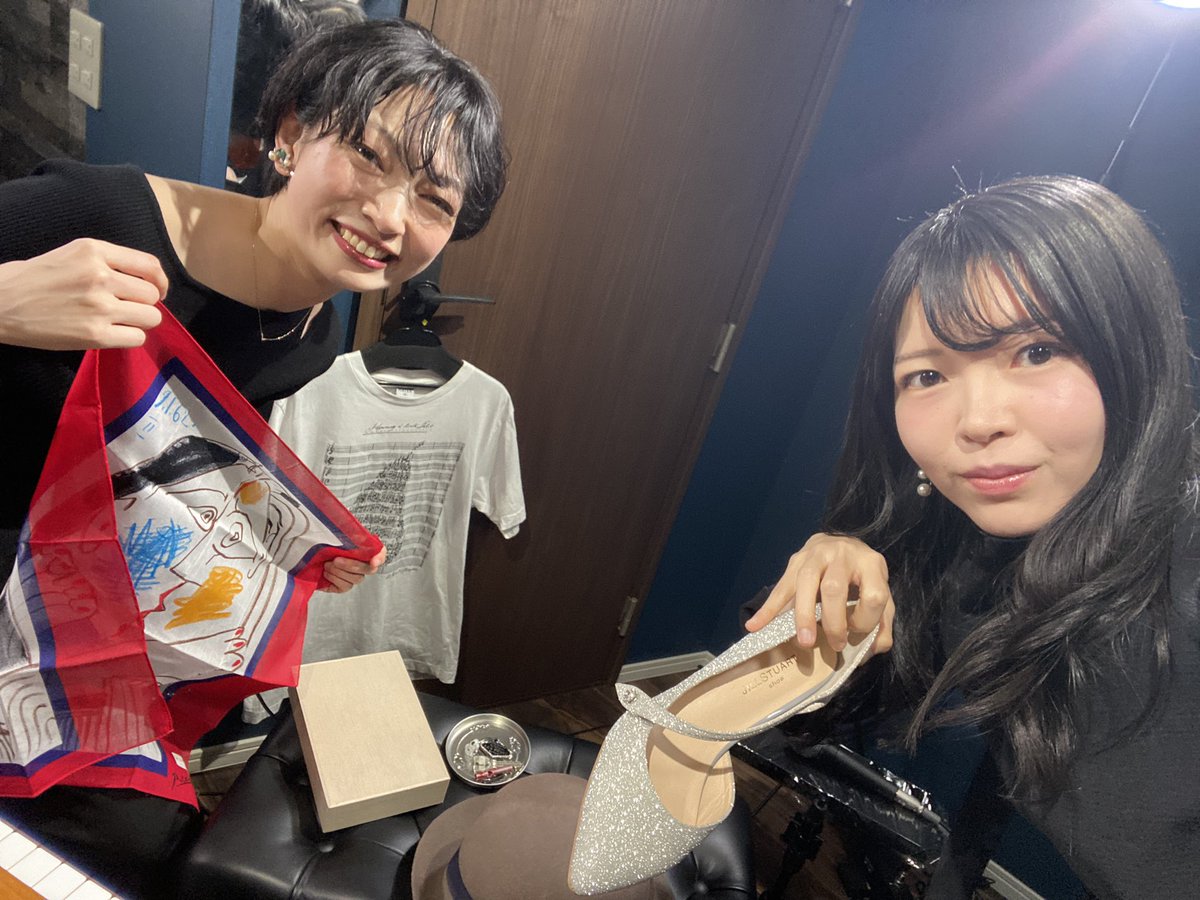 先日のオールサティ配信コンサート
ご視聴いただいた皆様ありがとうございます！明日23:59までアーカイブ配信中です。
📷配信では小物を色々登場させました。フリーマーケット会場みたいなオフショット‥
premier.twitcasting.tv/c:onlineonlive…